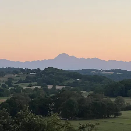 Idyllic And Peaceful Two Bedroom Σπίτι διακοπών